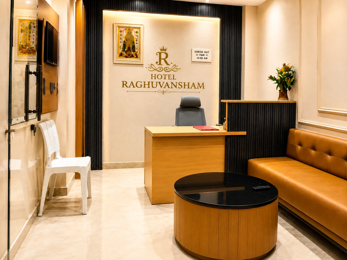 Hotel Raghuvansham reception and lobby